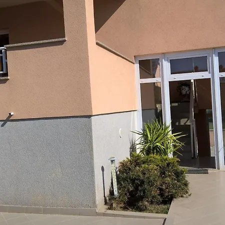 Apartamento With A Parking Space - 11288 Pula