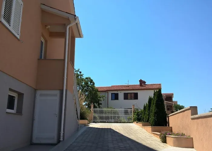 Apartamento With A Parking Space - 11288 Pula